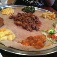 Foto tirada no(a) Etete Ethiopian Cuisine por Mextaliana em 6/15/2012