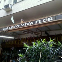 Photo taken at Galeto Viva Flôr by Lorena N. on 4/22/2012