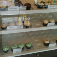 4/15/2012 tarihinde K F.ziyaretçi tarafından SugarBox Dessert Bar'de çekilen fotoğraf