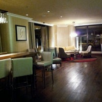 รูปภาพถ่ายที่ Coda Lounge โดย Kate S. เมื่อ 4/22/2012