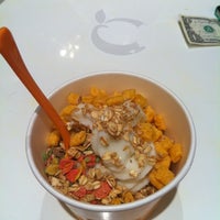 รูปภาพถ่ายที่ Orange Leaf Yogurt โดย Caytlyn H. เมื่อ 8/16/2012