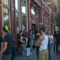 6/17/2012 tarihinde Cody O.ziyaretçi tarafından Vaudeville Mews'de çekilen fotoğraf
