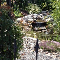 Das Foto wurde bei Linder&#39;s Garden Center von Laura F. am 6/30/2012 aufgenommen
