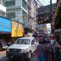 Photo taken at ตลาดสายหยุด by Rider Kim T. on 4/14/2012