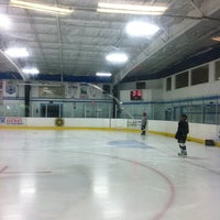 Foto tirada no(a) Clearwater Ice Arena por Milza B. em 6/30/2012