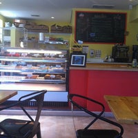 Foto scattata a Zest Bakery da Hey Honey! A. il 9/4/2012