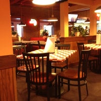 Photo taken at Fuddruckers by Ahmed A. on 5/6/2012