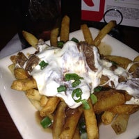 Photo taken at Houlihan&amp;#39;s by Tammi W. on 4/3/2012