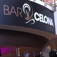 Foto tirada no(a) BarCelona Cafe por Julian V. em 8/18/2012