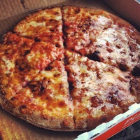 Foto tirada no(a) Naked Pizza por Matthew E. em 6/24/2012