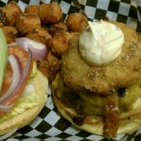 รูปภาพถ่ายที่ Brewburger&amp;#39;s โดย Katherine G. เมื่อ 3/5/2012