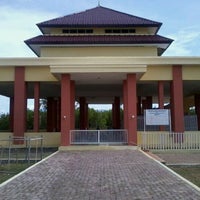 Foto diambil di Makam Syiah Kuala oleh Intan P. pada 8/23/2012