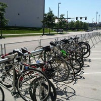 รูปภาพถ่ายที่ Greenstreet Cycles โดย Vernon J เมื่อ 6/18/2012