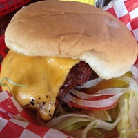 6/9/2012 tarihinde Sam B.ziyaretçi tarafından Chop House Burgers'de çekilen fotoğraf