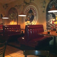 Foto scattata a Primo&amp;#39;s Restaurant, Bar, &amp;amp; Catering da Jason W. il 4/26/2012