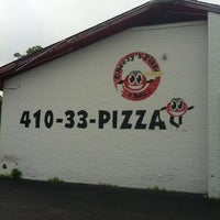 รูปภาพถ่ายที่ Cheezy&amp;#39;s Pizza &amp;amp; Subs โดย Priscilla เมื่อ 4/26/2012