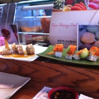Foto scattata a Narita Sushi Bar da Denise M. il 4/17/2012