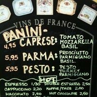 Foto diambil di La Buena Vida - Espresso Bar &amp;amp; International Culinary Gifts oleh Monique W. @. pada 4/4/2012