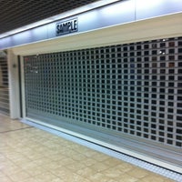 Foto tirada no(a) Shopping Center Winkelhof por Frank v. em 5/18/2012