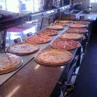 Foto scattata a Bellissimo Pizza Cafe da Kristopher T. il 8/28/2012