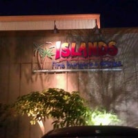 Foto tirada no(a) Islands Restaurant por Grumpz O. em 2/26/2012