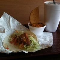 Foto tirada no(a) Taco Tierra of Evansville por Edward R W. em 5/18/2012