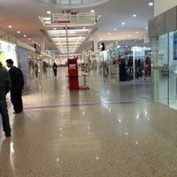 Foto tirada no(a) Shopping Ideal por Fernando L. em 6/4/2012