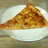 รูปภาพถ่ายที่ Regina Pizzeria โดย Daraies F. เมื่อ 8/3/2012