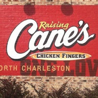 Снимок сделан в Raising Cane&amp;#39;s Chicken Fingers пользователем Nick B. 4/25/2012