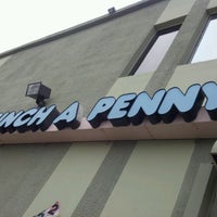 2/8/2012にKevin H.がPinch A Penny Pool Patio Spaで撮った写真