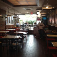 5/12/2012에 Nick님이 Tasty Grill에서 찍은 사진