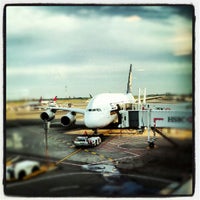 Photo taken at Singapore Airlines - Flight 25 by manuel on 8/7/2012