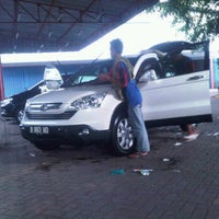 Photo taken at Cempaka Car Wash by Kellin Nabela K. on 4/21/2012