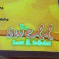 Foto tirada no(a) Swell Sucos e Saladas por Lais V. em 4/22/2012