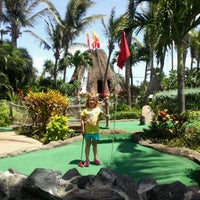 4/4/2012 tarihinde Mike Q.ziyaretçi tarafından Maui Golf &amp;amp; Sports Park'de çekilen fotoğraf