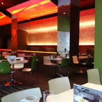 Foto diambil di The Corner Office Restaurant &amp;amp; Martini Bar oleh Filippo Z. pada 6/26/2012