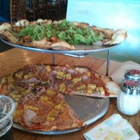 Снимок сделан в West Crust Artisan Pizza пользователем Matthew T. 8/31/2012
