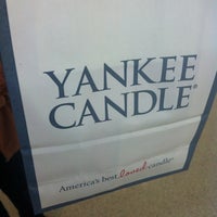 Das Foto wurde bei Yankee Candle Company von Rey O. am 4/15/2012 aufgenommen