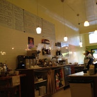Foto diambil di Green Earth Cafe &amp;amp; Bakery oleh Nikki C. pada 8/22/2012