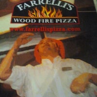 Photo prise au Farrelli&amp;#39;s Wood Fire Pizza par Allysson A. le8/13/2012