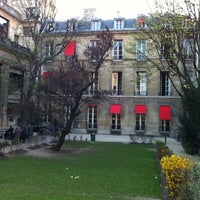 Photo taken at Jardin de Sciences Po by Victor on 3/27/2012