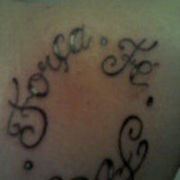 รูปภาพถ่ายที่ Family Tattoo โดย Marina D. เมื่อ 6/29/2012