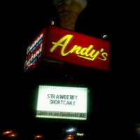 รูปภาพถ่ายที่ Andy&amp;#39;s Frozen Custard โดย Teresa B. เมื่อ 5/17/2012