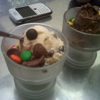 Photo taken at I Scream For Ice Cream by Hardiansyah H. on 2/27/2012