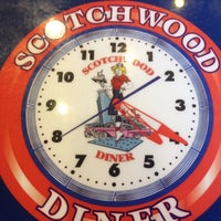 รูปภาพถ่ายที่ Scotchwood Diner โดย Richard P. เมื่อ 9/1/2012