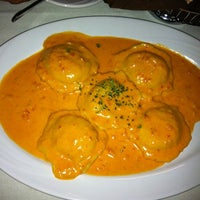 Foto tomada en Ghiottone Restaurant  por Karen S. el 5/21/2012
