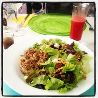 Foto scattata a Saladerie Gourmet Salad Bar da Dri P. il 3/30/2012