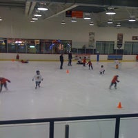Foto tomada en Rink Side Sports and Entertainment Center  por Kevin O. el 2/8/2012