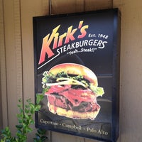 รูปภาพถ่ายที่ Kirks Steakburgers โดย Pedro P. เมื่อ 8/17/2012