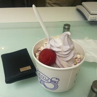 Photo taken at 2·YU (Frozen Yogurt) by Jaime V. on 8/31/2012